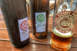 Jubiläumsbier und Zwickel der Brauerei Scharpf in Heilgersdorf, beide naturtrüb